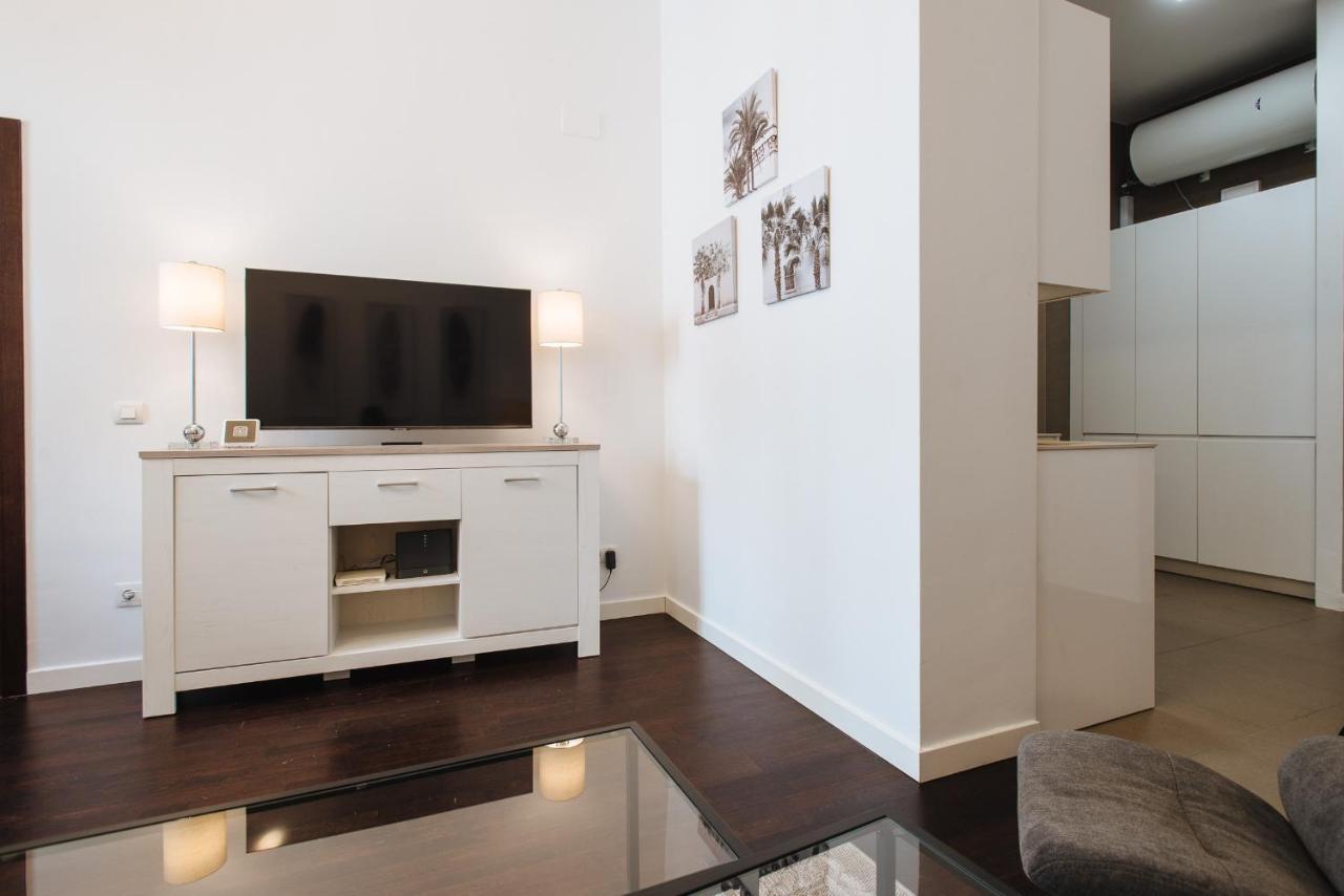 Apartamento Puerta Real - Free Parking Севиля Екстериор снимка