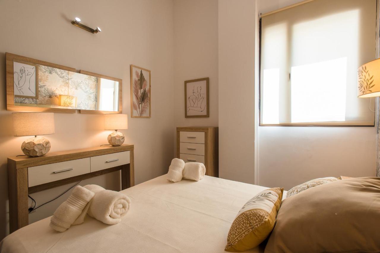 Apartamento Puerta Real - Free Parking Севиля Екстериор снимка