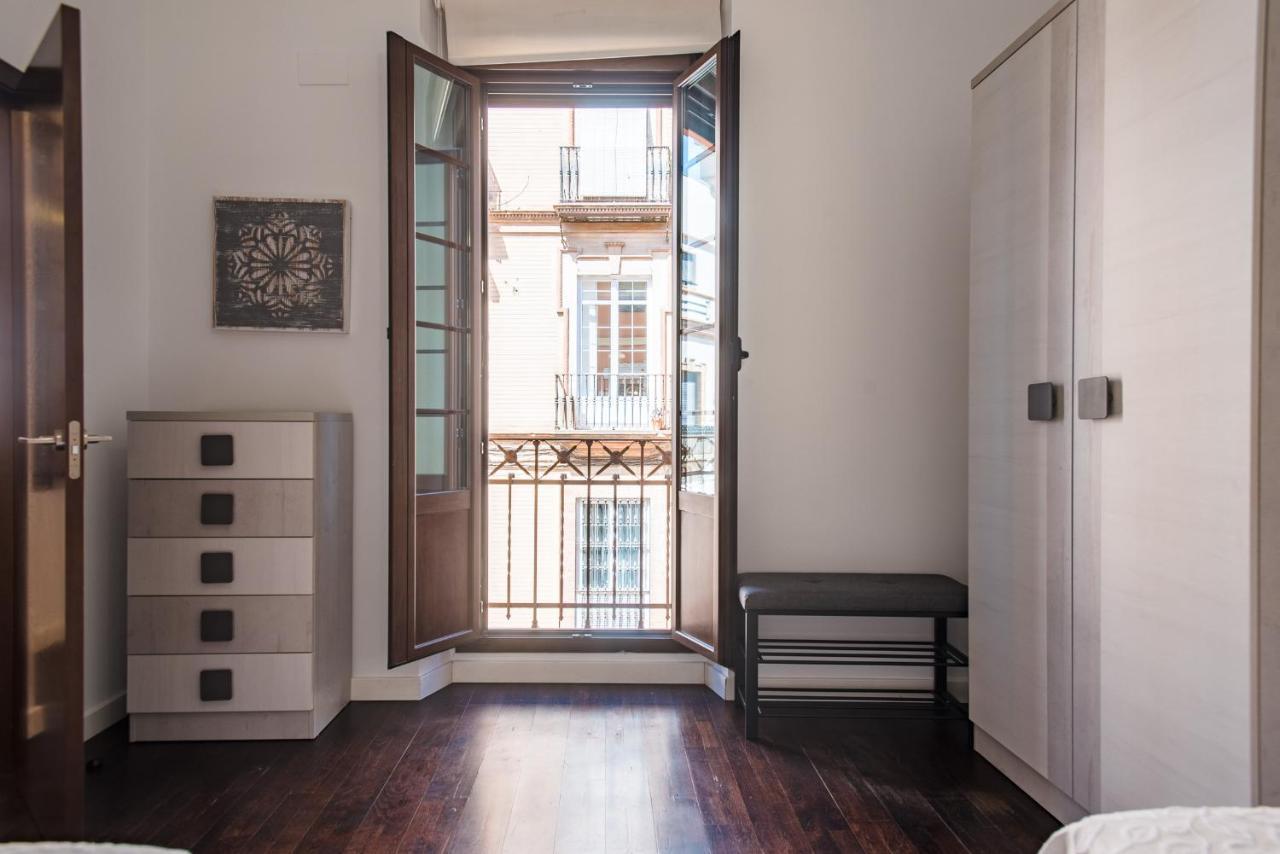 Apartamento Puerta Real - Free Parking Севиля Екстериор снимка