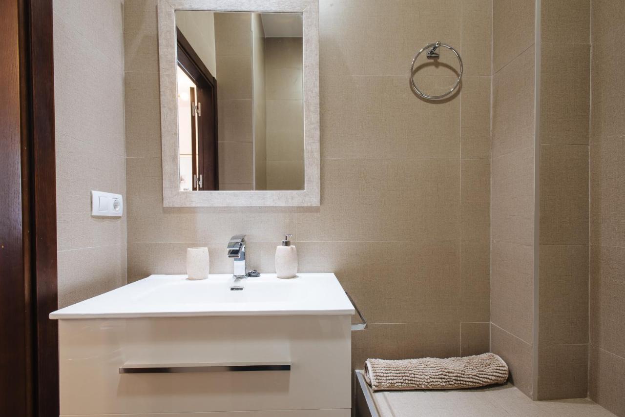 Apartamento Puerta Real - Free Parking Севиля Екстериор снимка