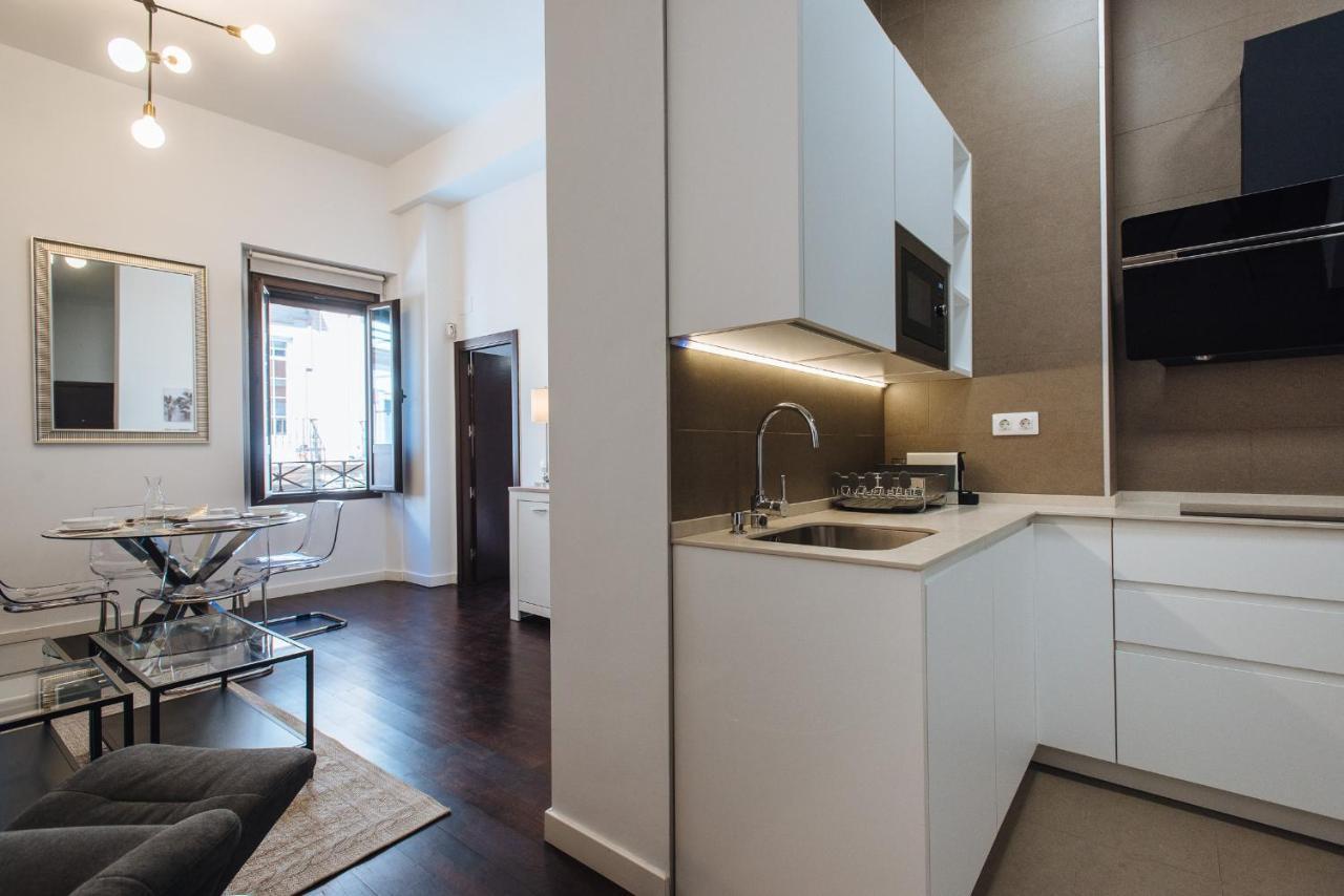 Apartamento Puerta Real - Free Parking Севиля Екстериор снимка