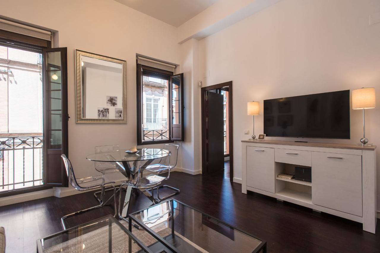 Apartamento Puerta Real - Free Parking Севиля Екстериор снимка